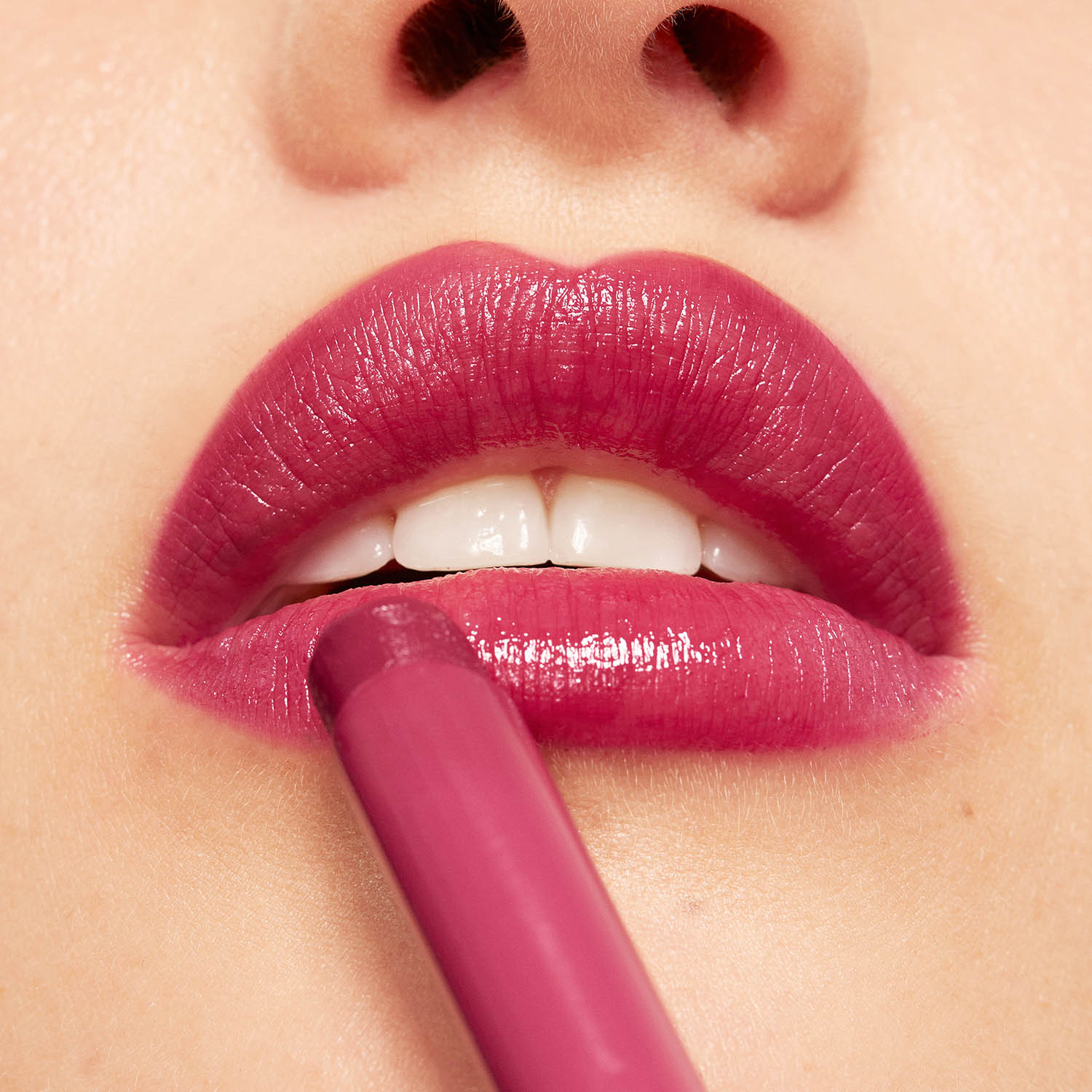 THE COLOR LIP GLOW (LABIAL HIDRATANTE CON ACABADO GLOW)